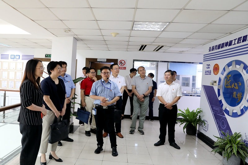 2020年7月14日，，，时任浙江省总工会党组成员、副主席张卫华一行莅临NG电子游戏纸业调研推进新时代工业工人步队建设刷新事情