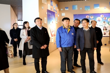 2020年1月3日，，，时任浙江省民政厅党组成员、副厅长江宇莅临NG电子游戏纸业调研企业生长情形、党建事情