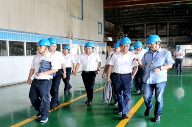 2020年9月8日,时任商务部亚洲司副司长杨伟群、马来西亚驻华使馆公使施志光莅临NG电子游戏纸业对马来西亚项目举行调研